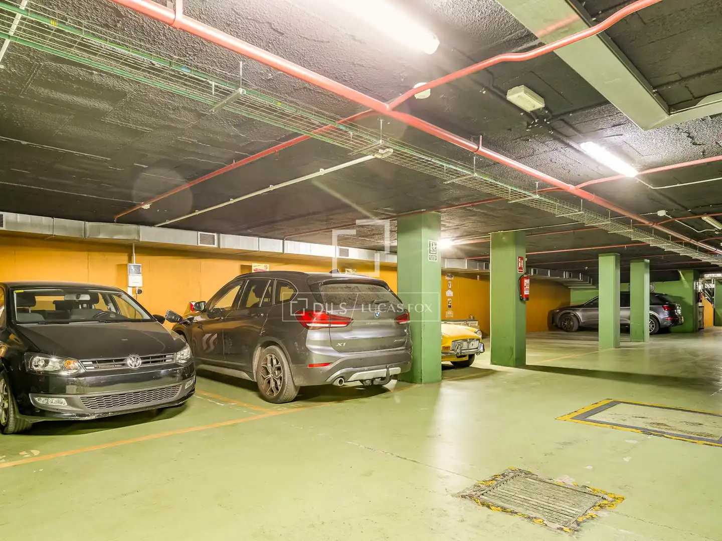 Parking de Piso en venta en Barcelona con Aire acondicionado, Calefacción y Parquet