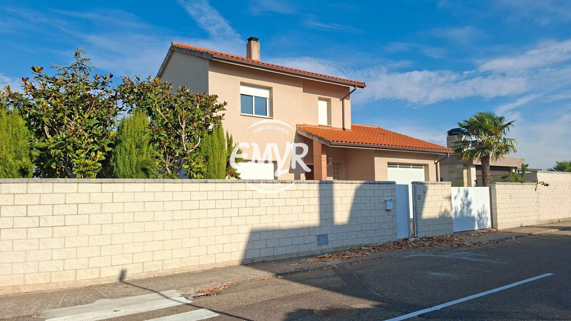 Exterior view of House or chalet for sale in Morales del Vino  with Heating, Private garden and Parquet flooring