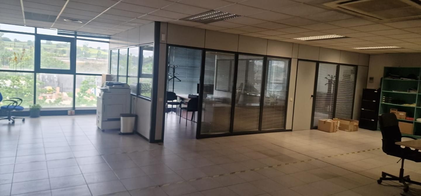 Nau industrial en venda en Montcada i Reixac