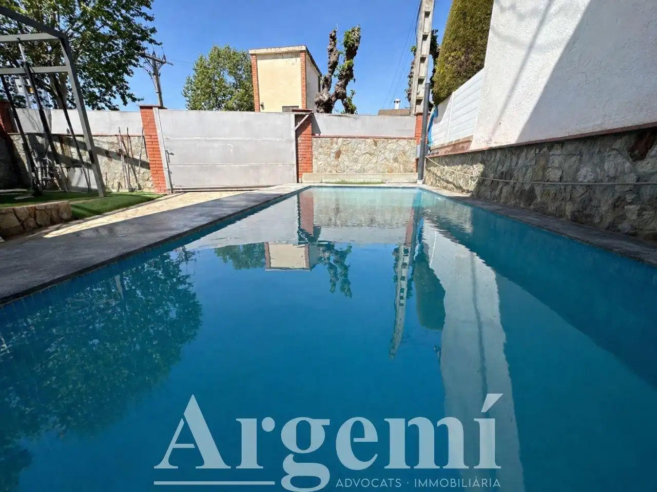 Piscina de Casa adosada en venta en Palau-solità i Plegamans con Calefacción, Jardín privado y Trastero
