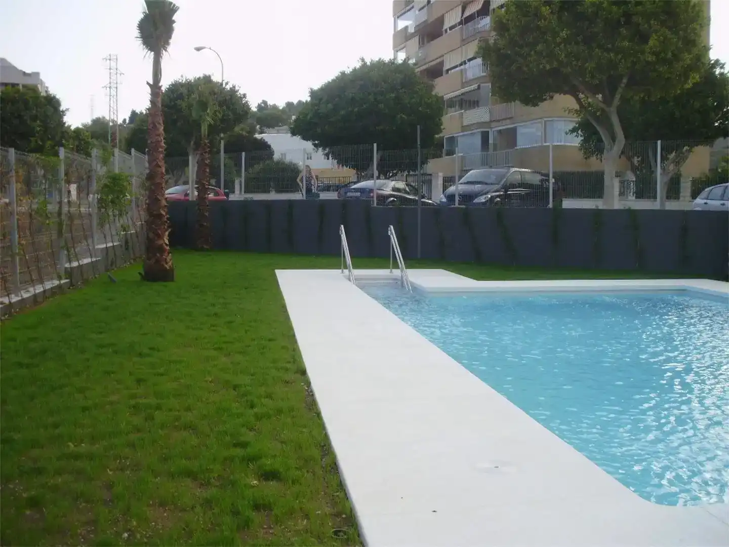Piscina de Pis en venda en Fuengirola amb Aire condicionat, Jardí privat i Parquet