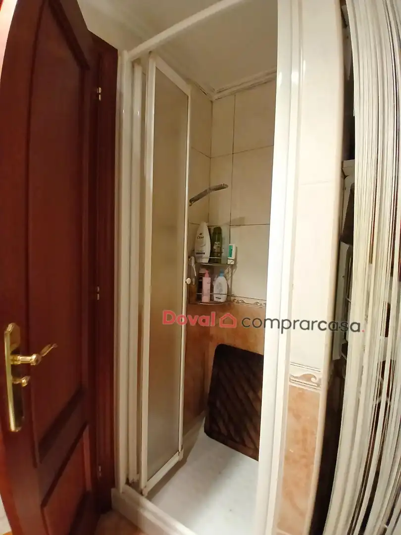 Bathroom of Flat for sale in Vigo   with Heating and Storage room