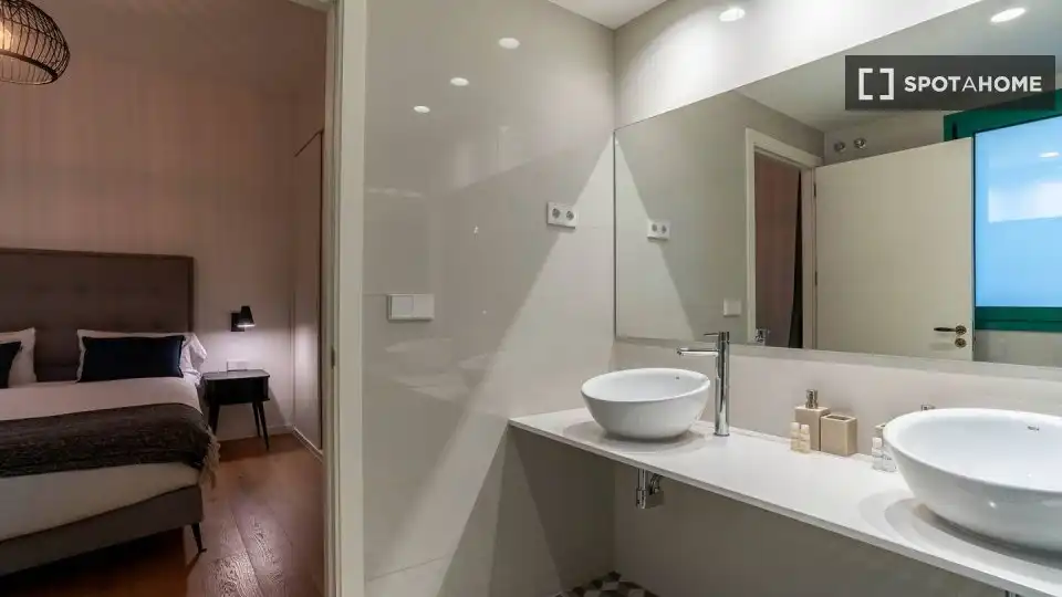 Baño de Piso de alquiler en Barcelona con Aire acondicionado, Calefacción y Amueblado