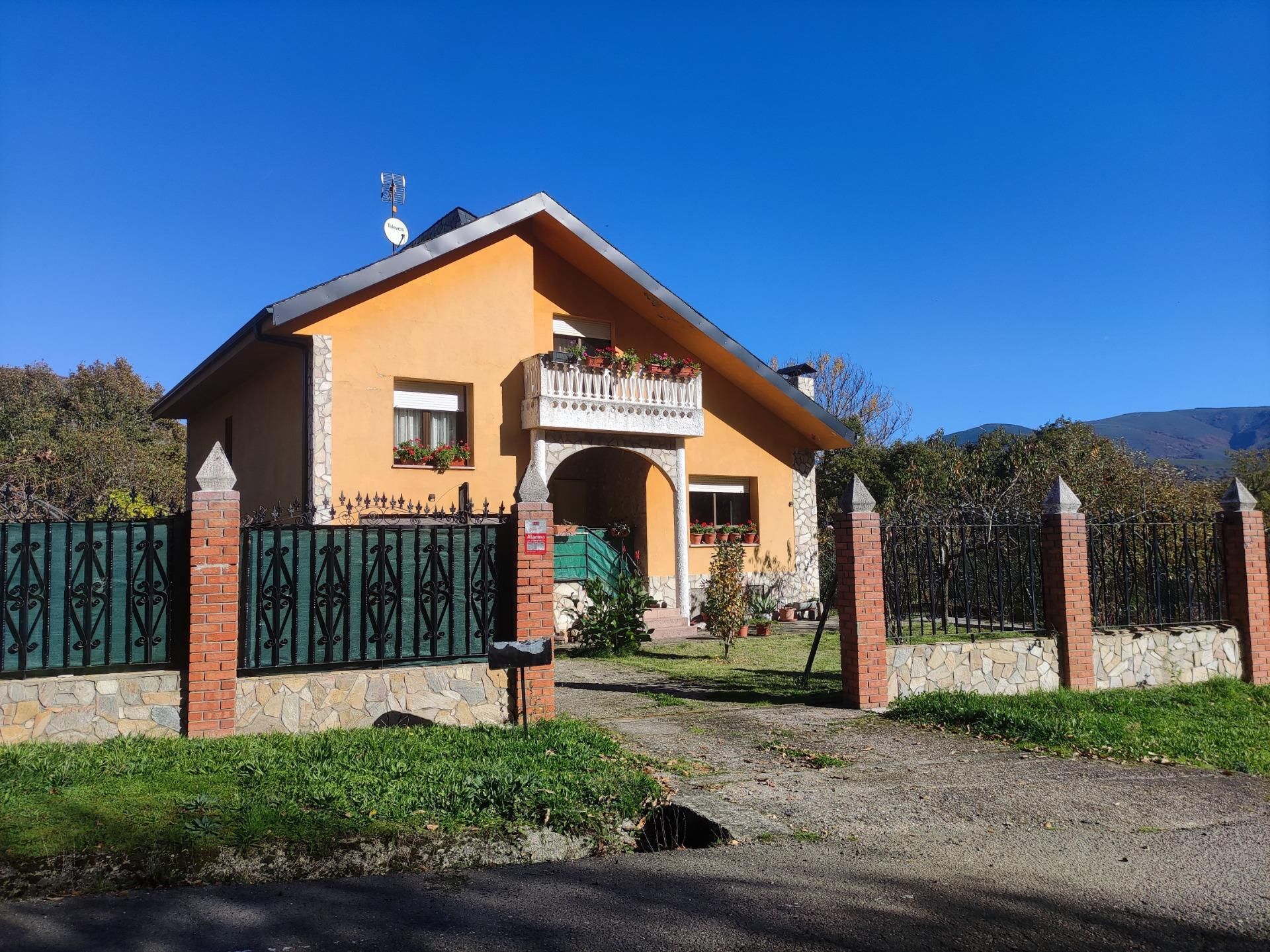 Vista exterior de Finca rústica en venda en Páramo del Sil amb Calefacció, Jardí privat i Terrassa