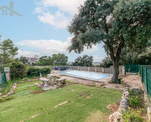 Piscina de Casa o xalet en venda en Arroyomolinos (Madrid) amb Aire condicionat, Calefacció i Jardí privat