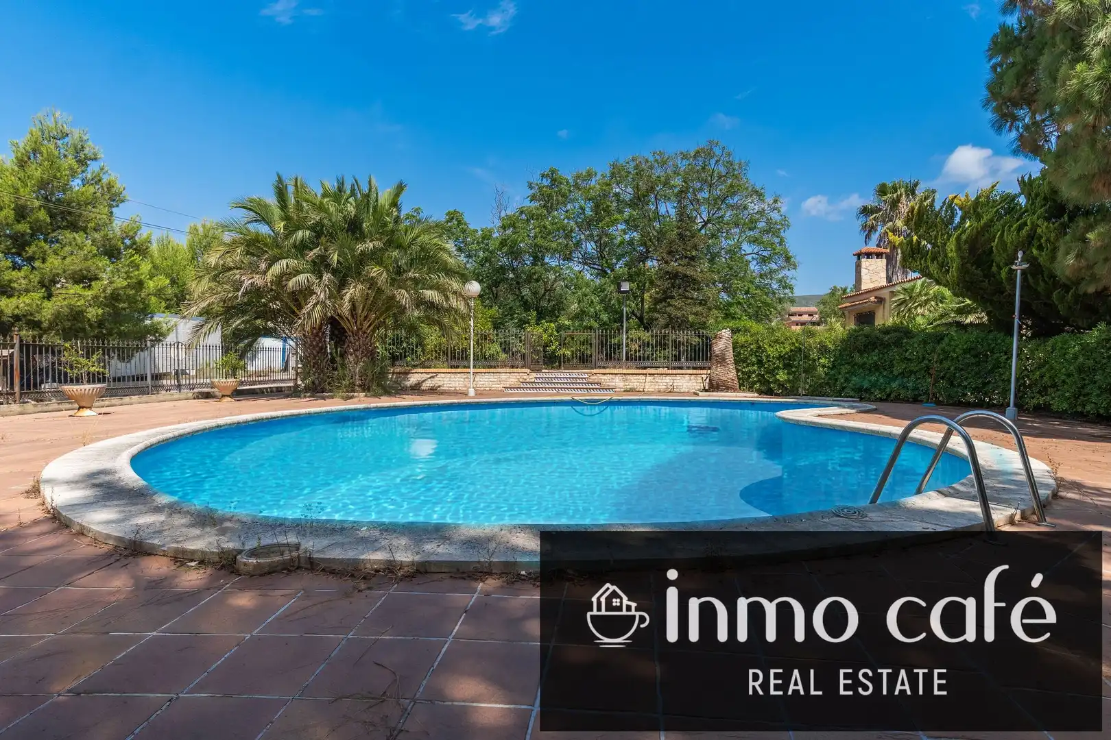 Vista exterior de Casa o xalet en venda en Montesa amb Terrassa i Piscina