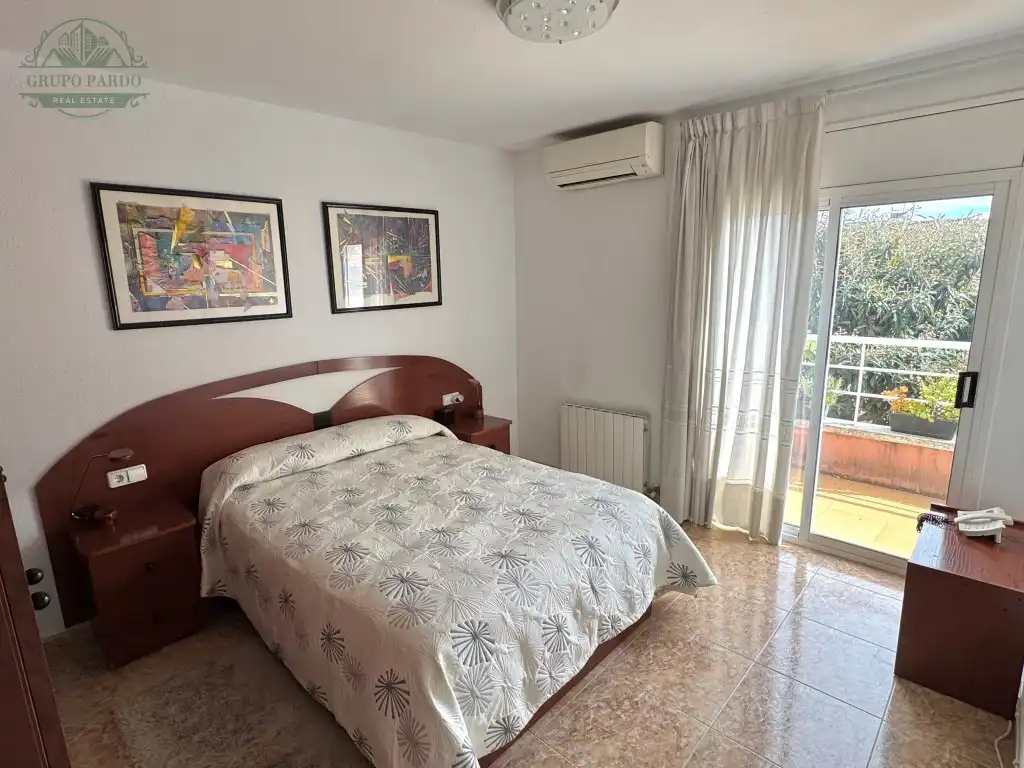 Dormitori de Casa adosada en venda en El Vendrell amb Aire condicionat, Balcó i Piscina comunitària