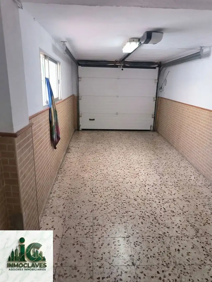 Detached homes for sale in Algeciras  with Terrace and Furnished