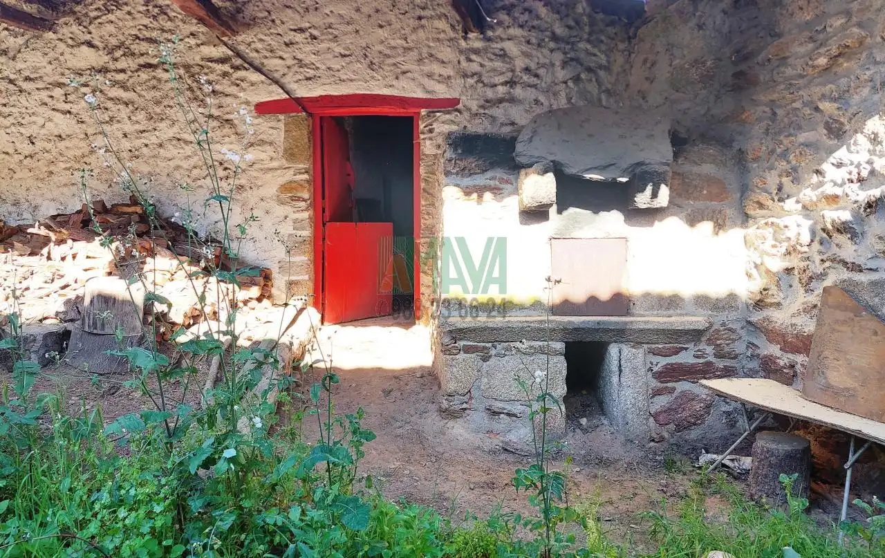 Vista exterior de Casa o xalet en venda en Castrelo de Miño amb Jardí privat i Balcó