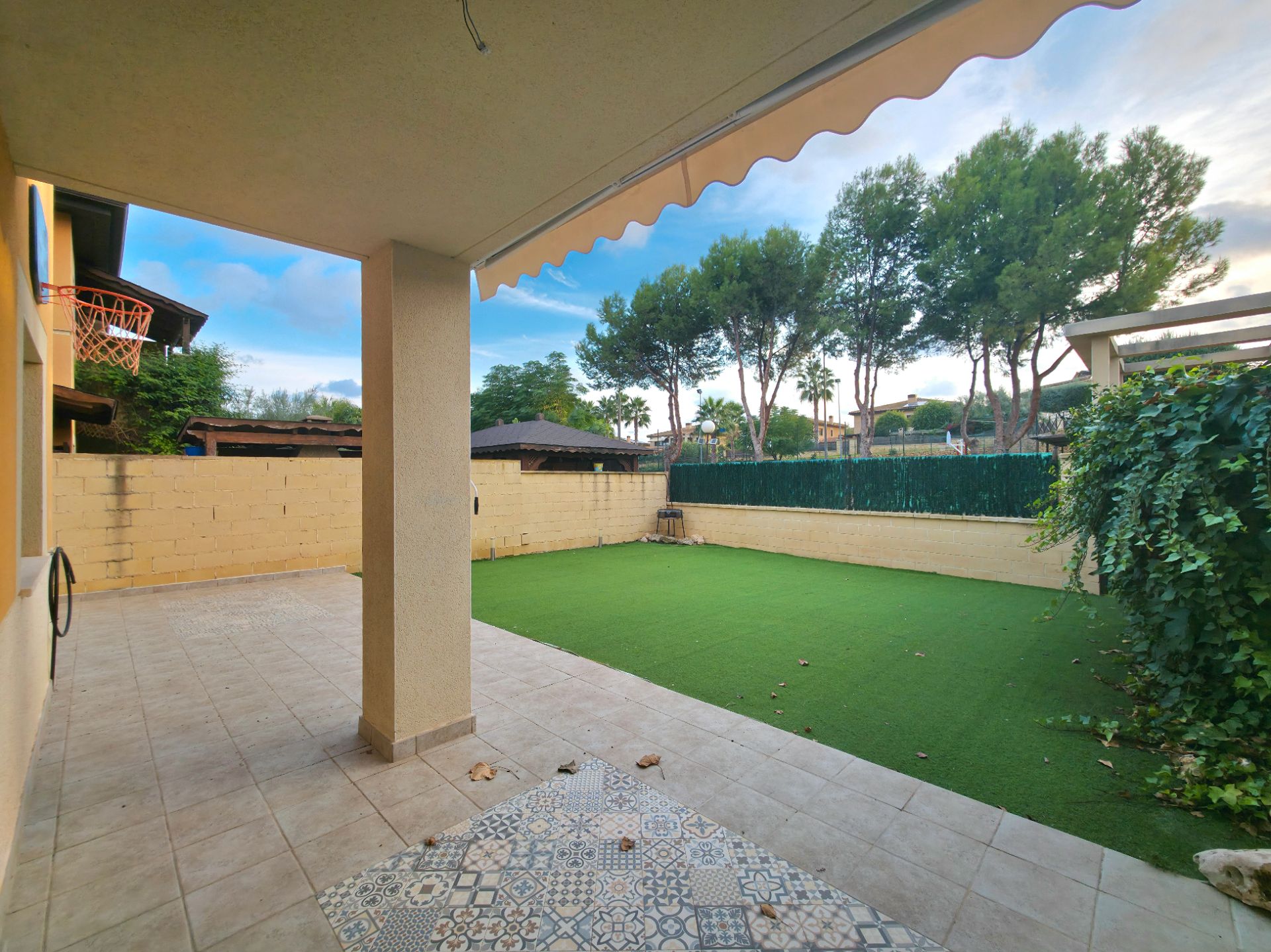 Casa adosada en venda a Carrer de l'Ossa Menor, 6, Almajada - Ravel