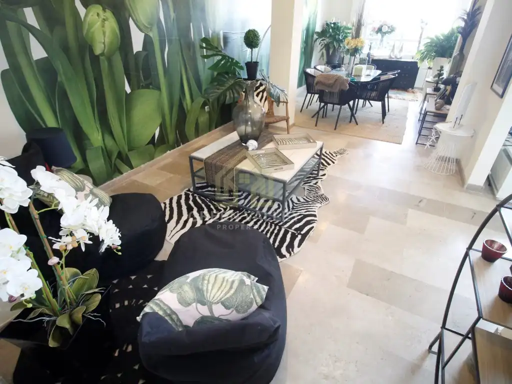 Sala d'estar de Casa adosada en venda en La Alcaidesa amb Aire condicionat, Calefacció i Jardí privat