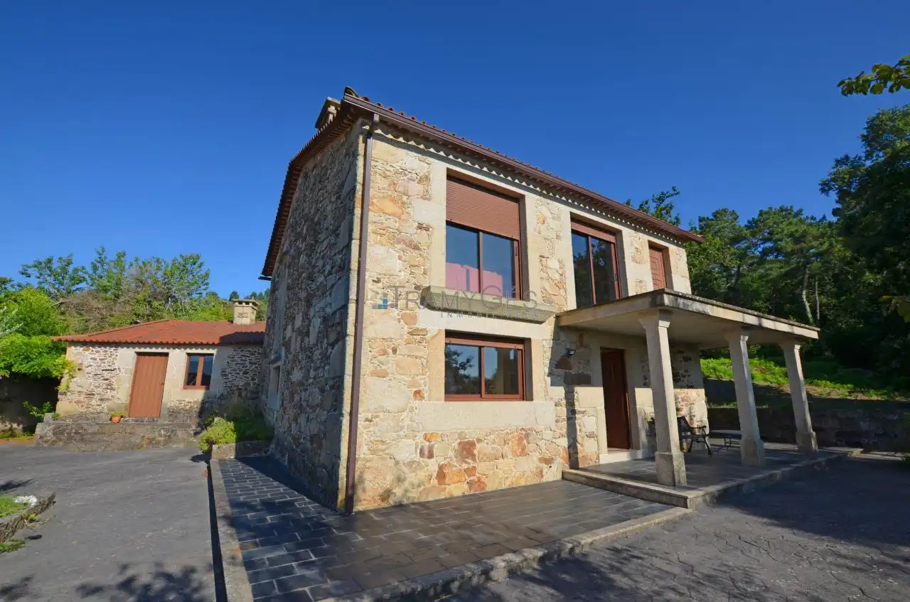 Vista exterior de Finca rústica en venta en O Rosal   con Calefacción, Jardín privado y Terraza