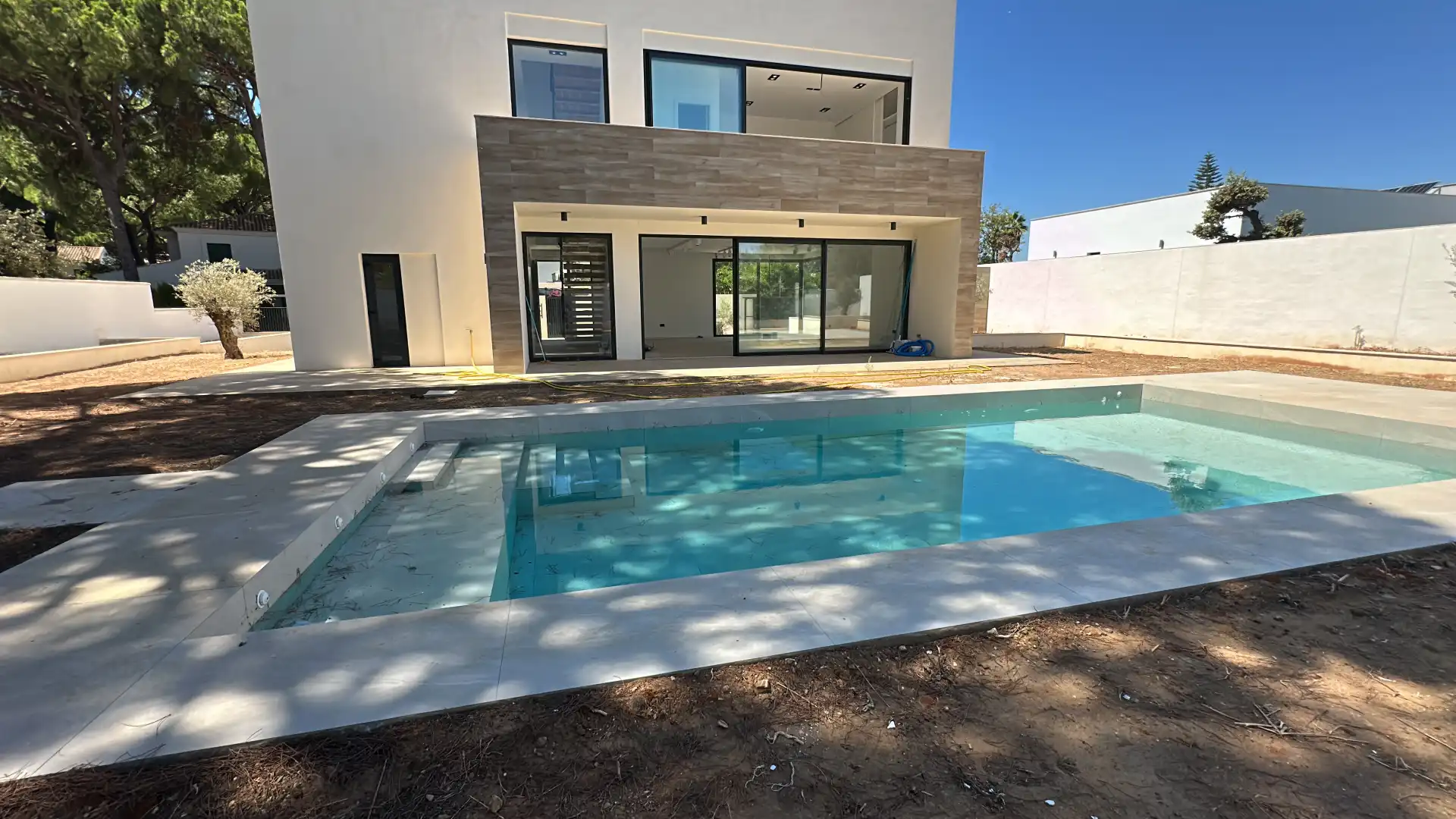 Chalet con piscina en venta en Calle Romero