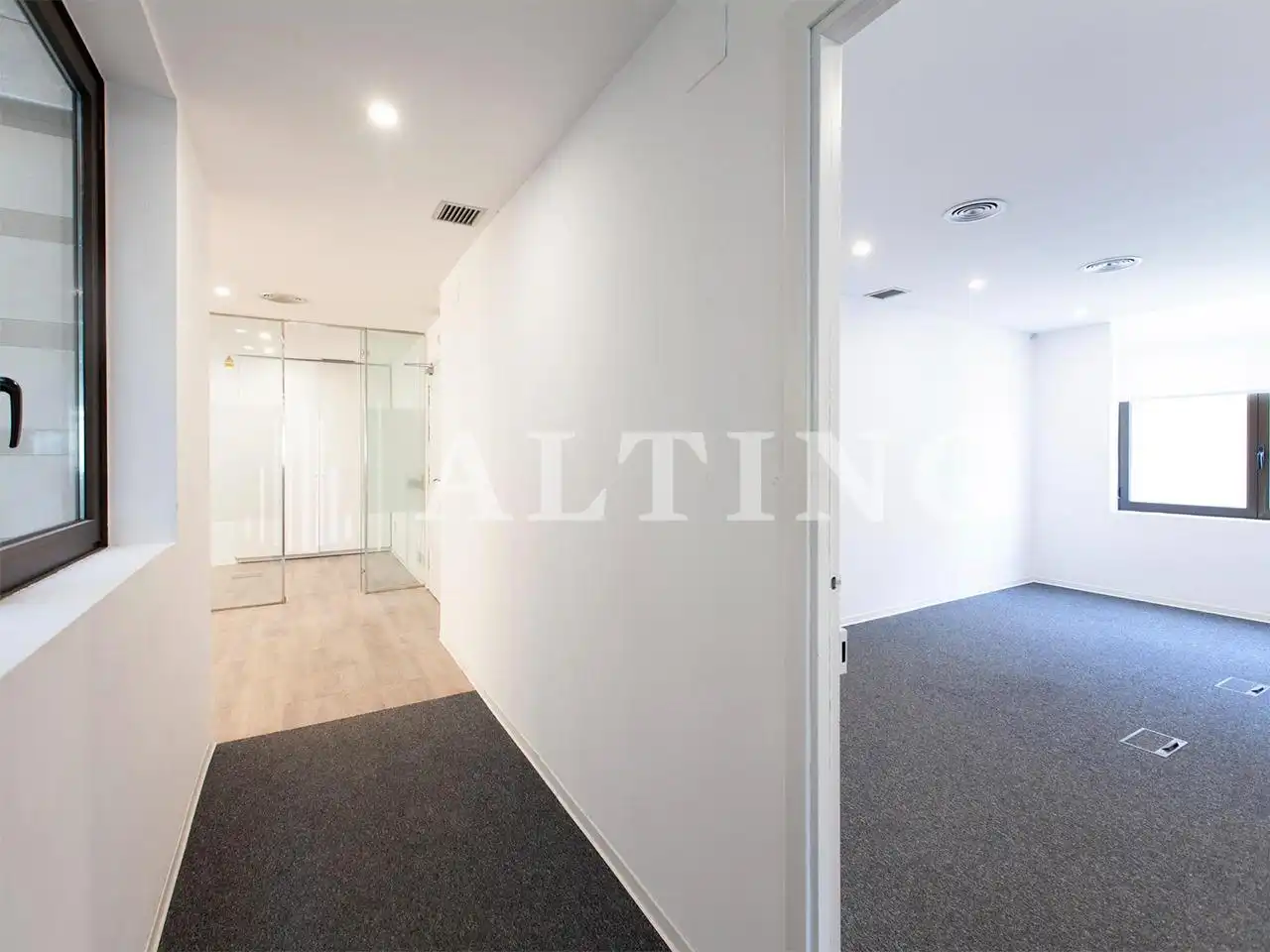 Office space with lift to rent in Catalunya, imagen 34