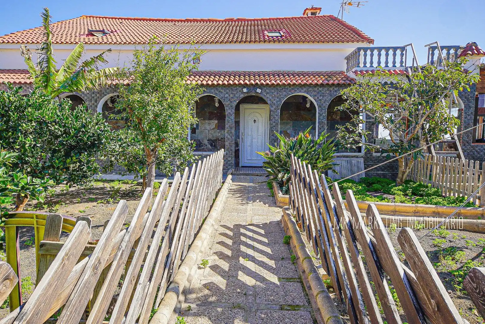 Vista exterior de Casa o xalet en venda en Telde amb Jardí privat, Terrassa i Traster
