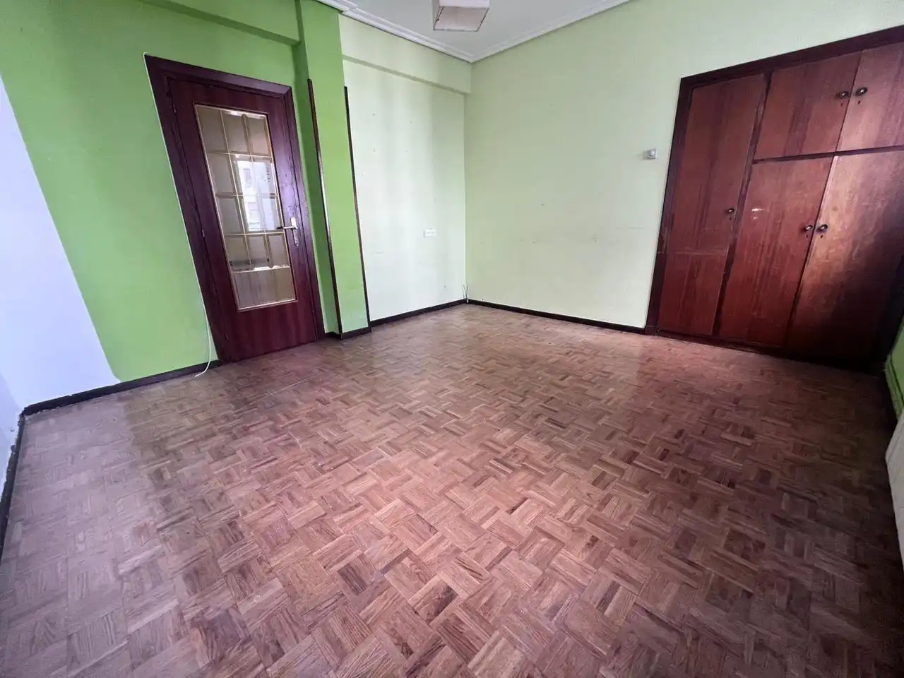 Dormitori de Pis en venda en Vitoria - Gasteiz amb Calefacció, Parquet i Traster