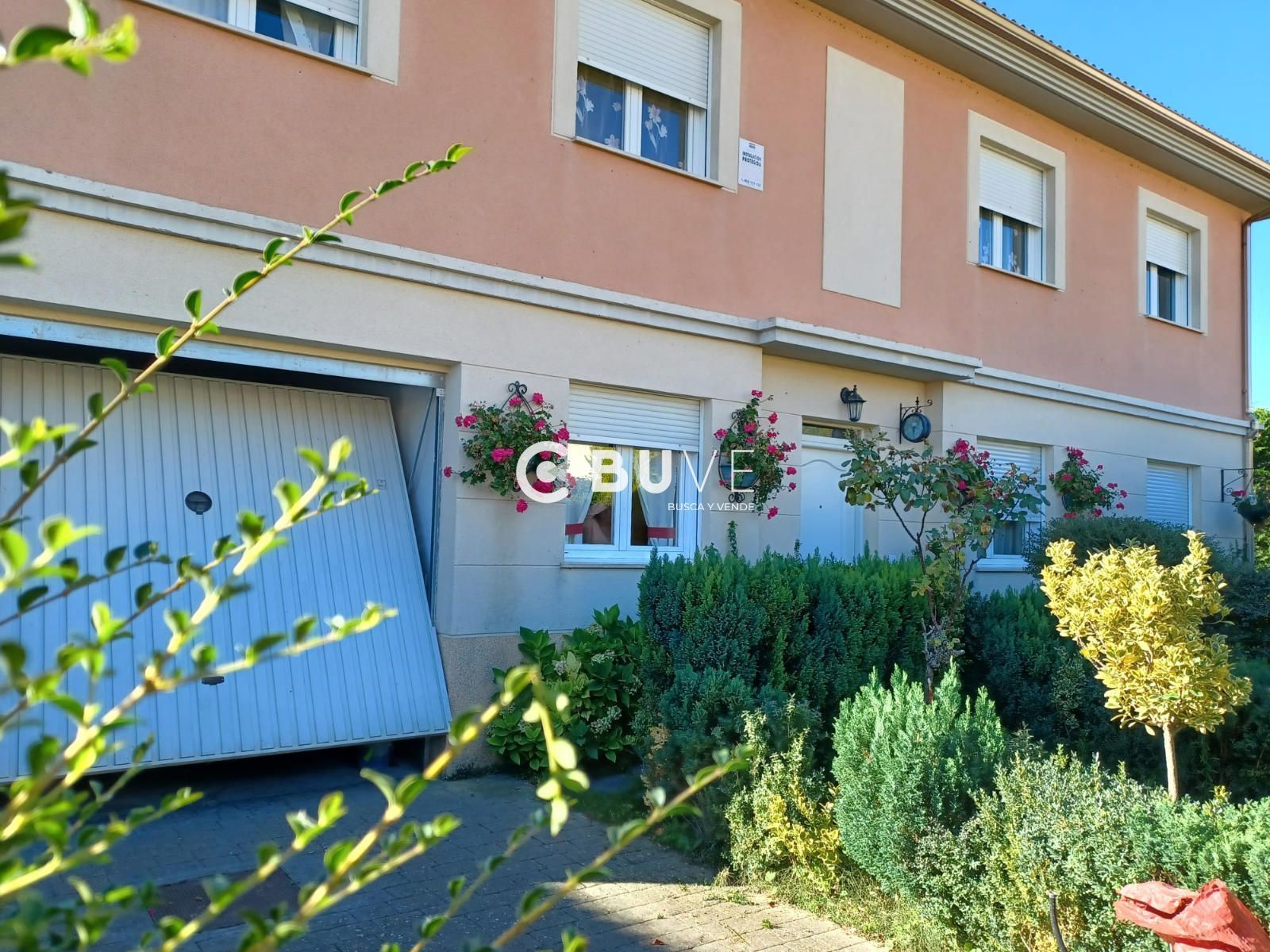 Vista exterior de Casa o xalet en venda en Aguilar de Bureba amb Terrassa, Traster i Moblat