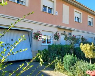 Vista exterior de Casa o xalet en venda en Aguilar de Bureba amb Terrassa, Traster i Moblat