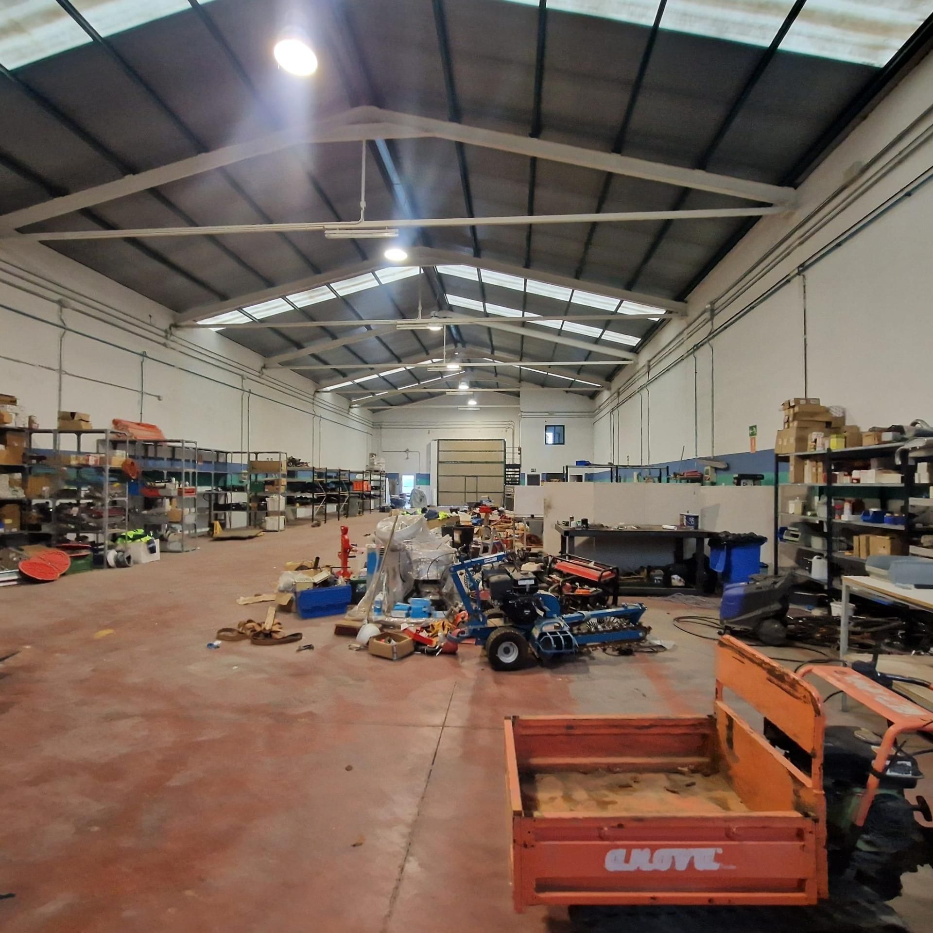 Fabrikhallen zum Verkauf in Cobeña