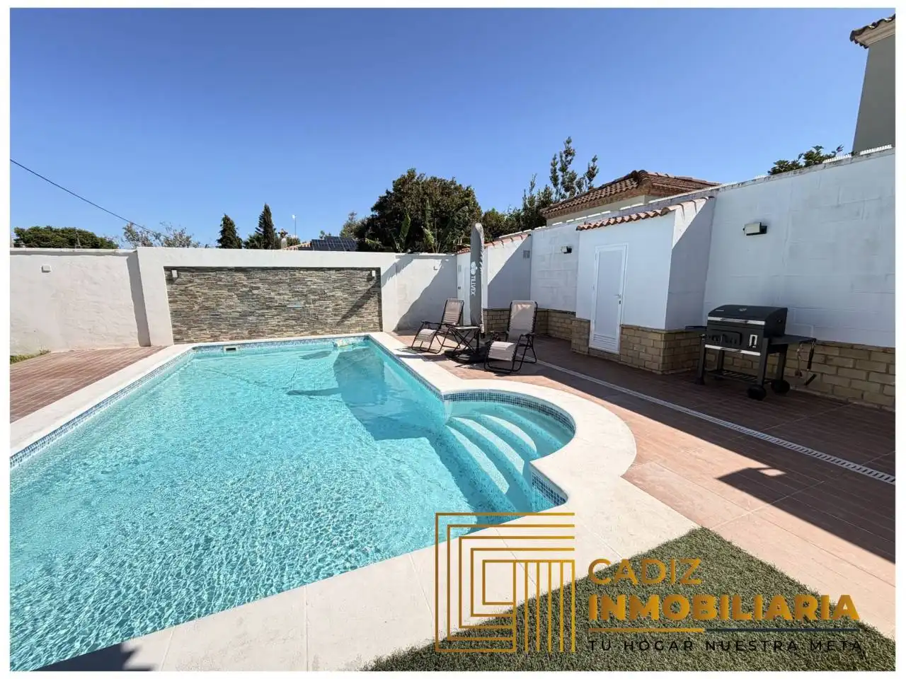 Vista exterior de Finca rústica en venda en Chiclana de la Frontera amb Aire condicionat, Jardí privat i Terrassa
