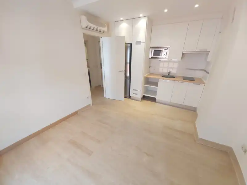 Kitchen of Flat for rent in  Madrid Capital  with Air Conditioner, Heating and Storage room