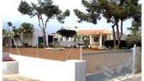 Vista exterior de Casa o xalet en venda en Vinaròs amb Jardí privat i Terrassa