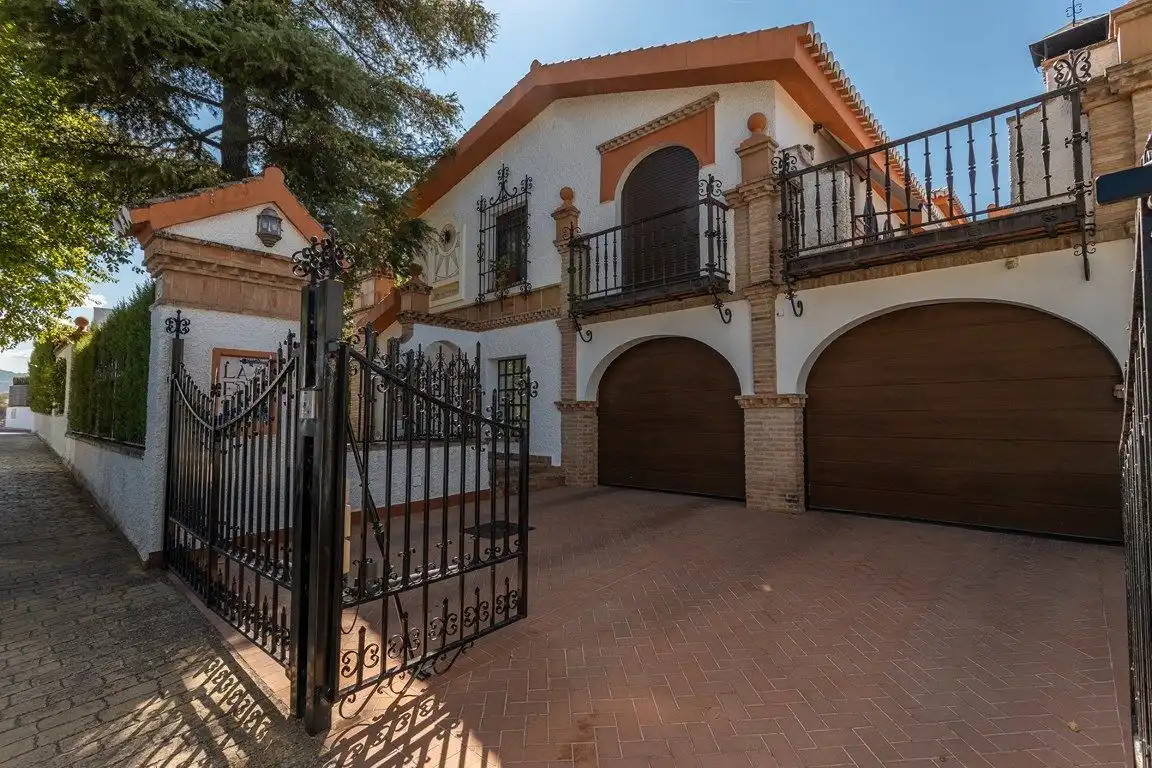 Casa o chalet en venta en Avenida Monteluz, Peligros