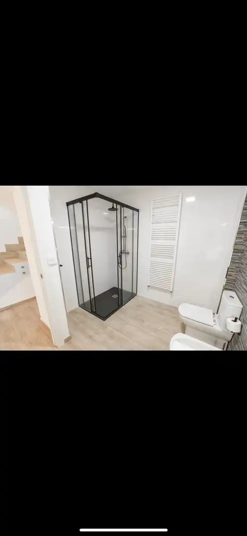 Bany de Casa o xalet en venda en A Merca   amb Jardí privat, Terrassa i Moblat