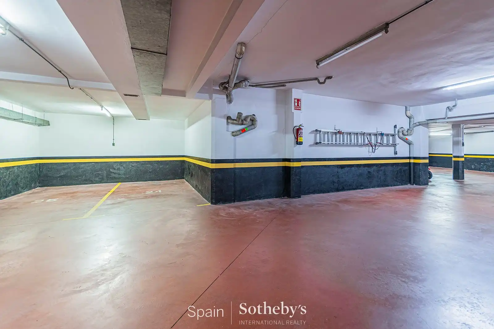 Parking de Apartamento en venta en Barcelona con Aire acondicionado, Calefacción y Terraza