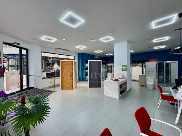 Local comercial en Alquiler en Avenida de Italia en Carmelitas