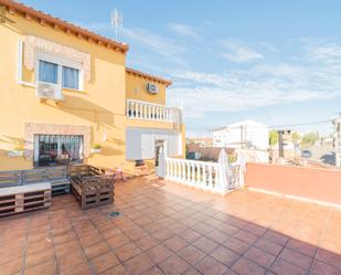 Exterior view of Single-family semi-detached for sale in Casarrubios del Monte  with Air Conditioner, Heating and Private garden