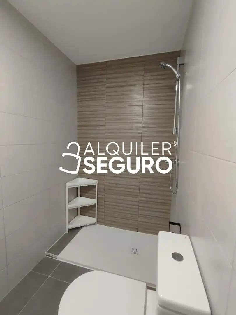 Bany de Pis de lloguer en Mijas amb Aire condicionat, Piscina i Moblat