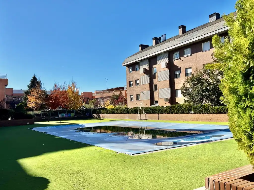 Piscina de Dúplex en venda en Las Rozas de Madrid