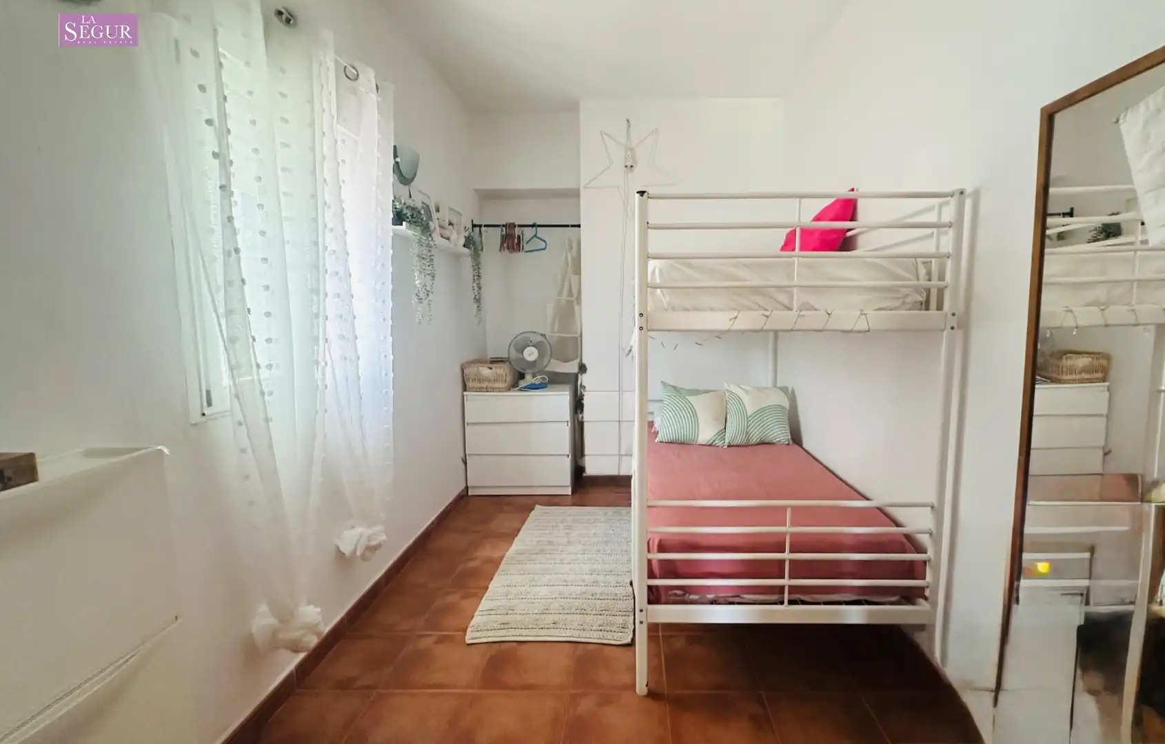 Dormitori de Casa o xalet en venda en Barbate amb Jardí privat, Terrassa i Moblat