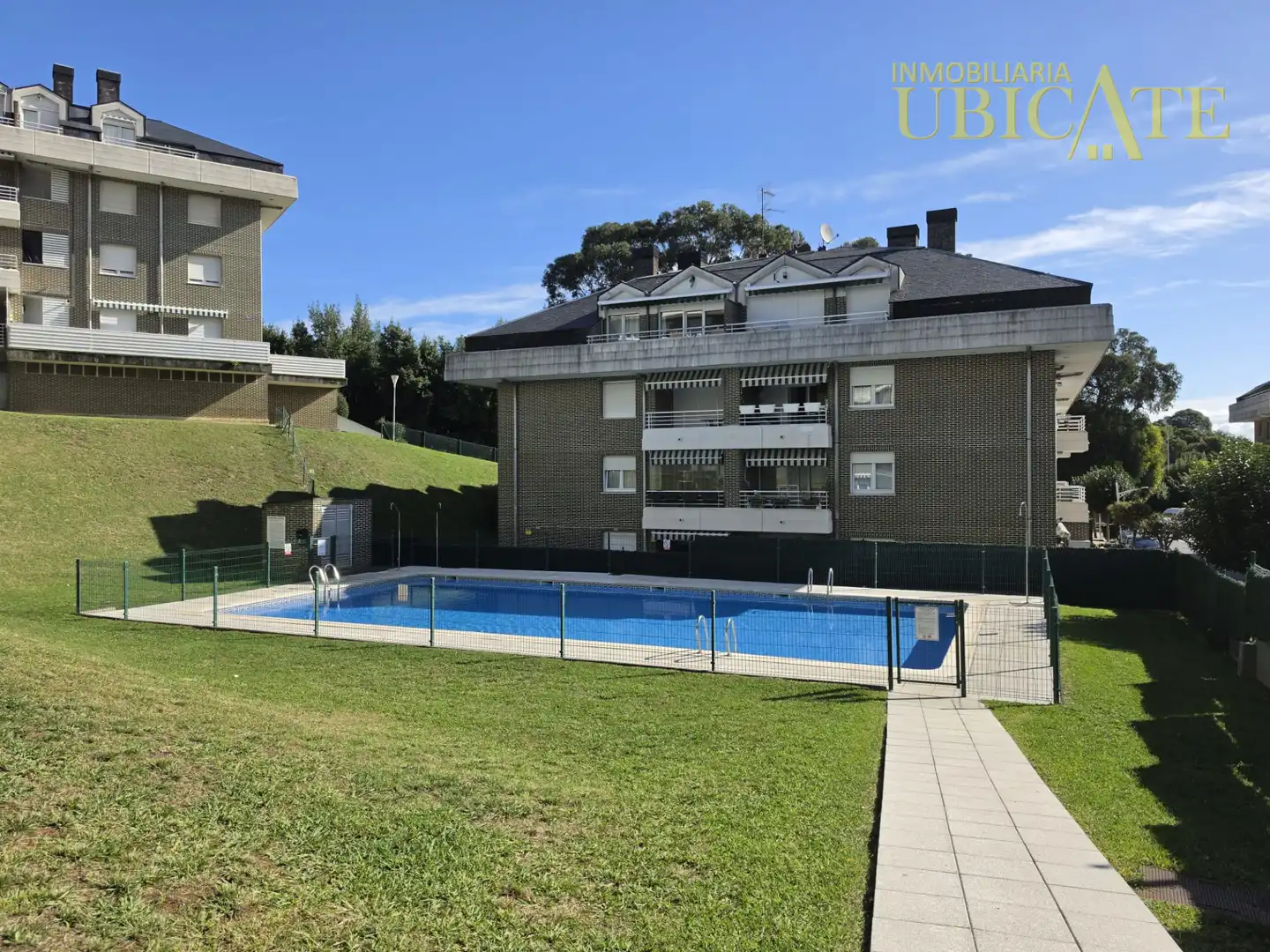Piscina de Piso en venta en Castro-Urdiales con Calefacción, Parquet y Terraza
