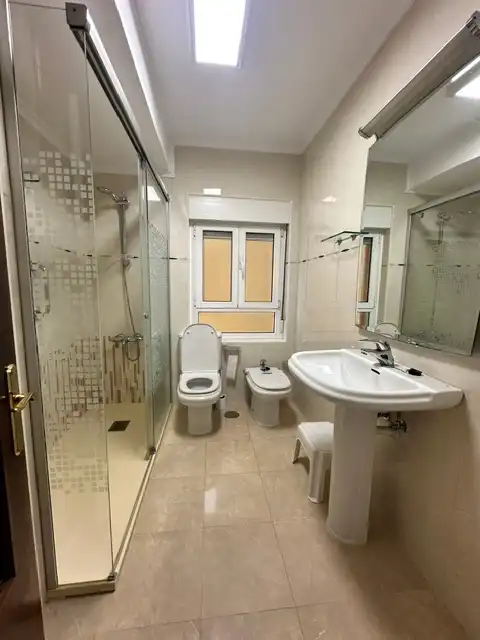 Baño de Piso de alquiler en Avilés con Amueblado