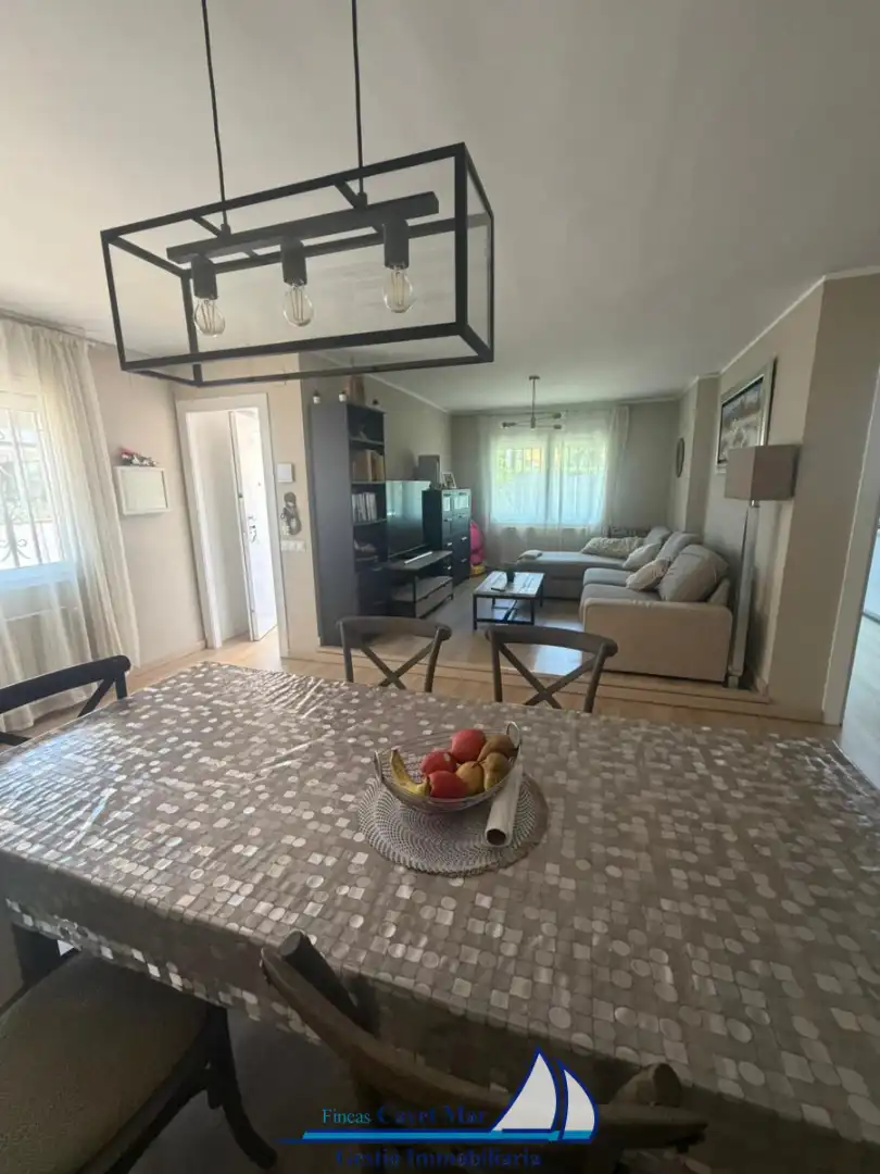 Sala d'estar de Casa adosada en venda en Cambrils amb Aire condicionat, Calefacció i Jardí privat