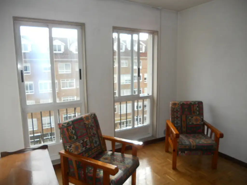 Sala de estar de Piso en venta en Ames con Calefacción, Trastero y Amueblado