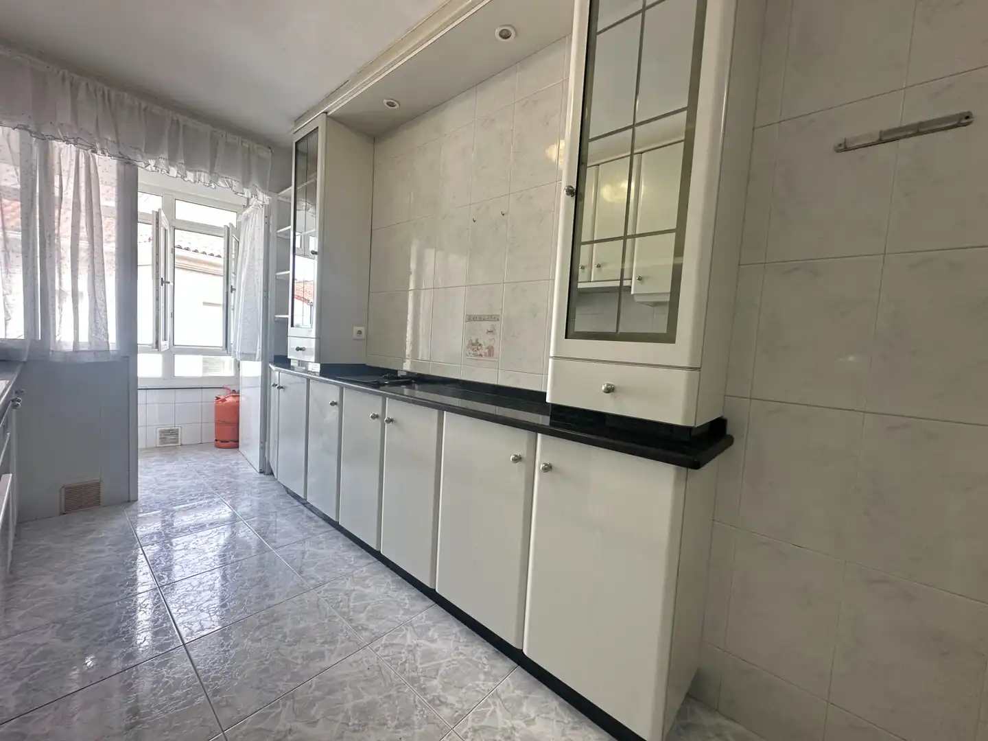 Cocina de Piso de alquiler en Santiago de Compostela  con Calefacción, Amueblado y Lavadora