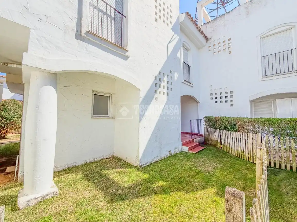 Garten von Einfamilien-Reihenhaus zum Verkauf in Rota mit Klimaanlage, Terrasse und Abstellraum