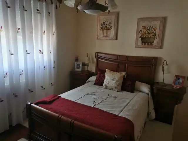 Habitación de Casa adosada en venta en Santiago de Compostela  con Calefacción, Jardín privado y Amueblado