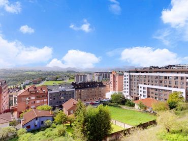 Pis amb ascensor en venda a Oviedo - CL ALVAREZ LORENZANA 11