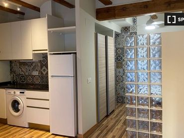 Flat with balcony to rent in Extramurs
