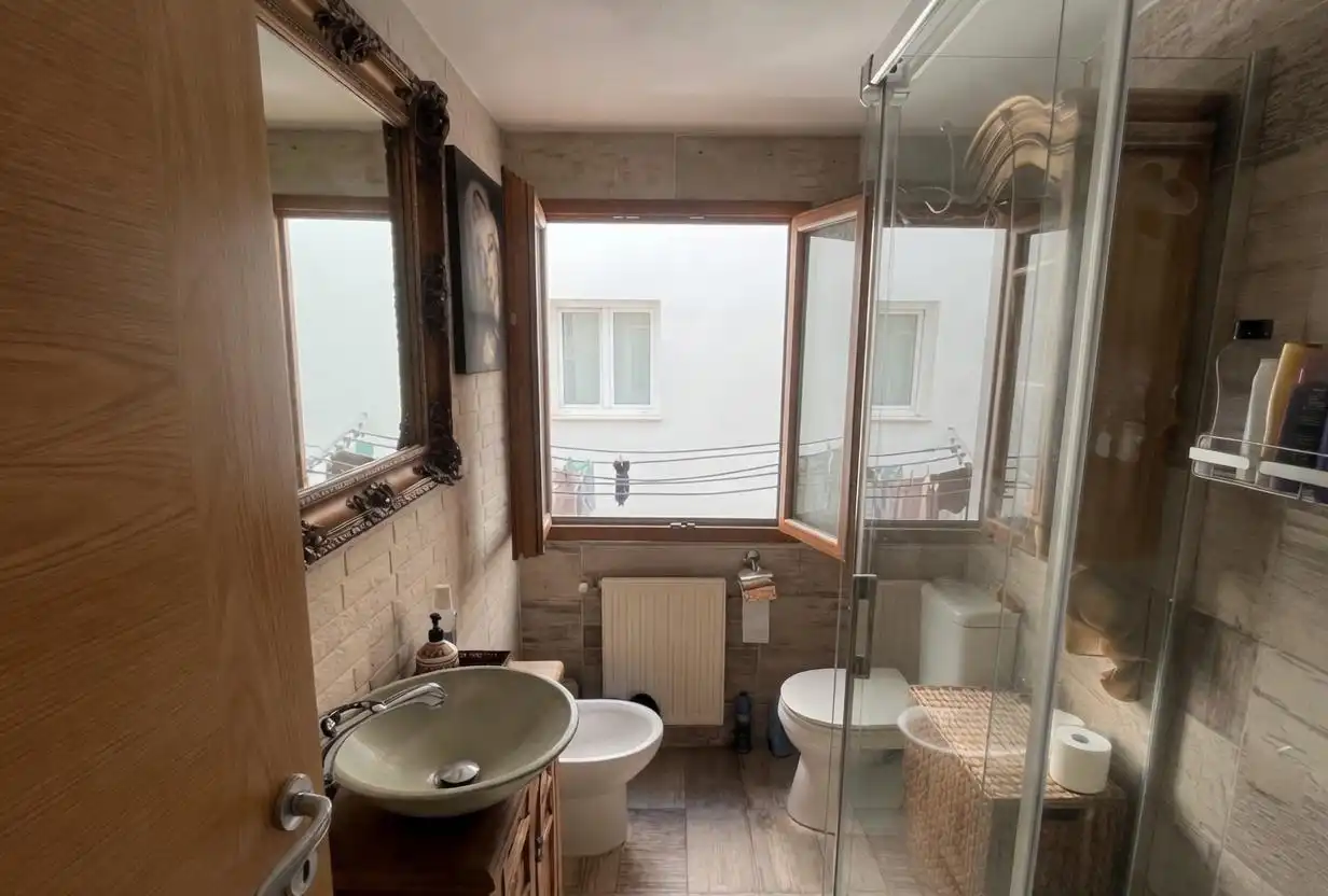 Baño de Piso en venta en Oviedo  con Calefacción