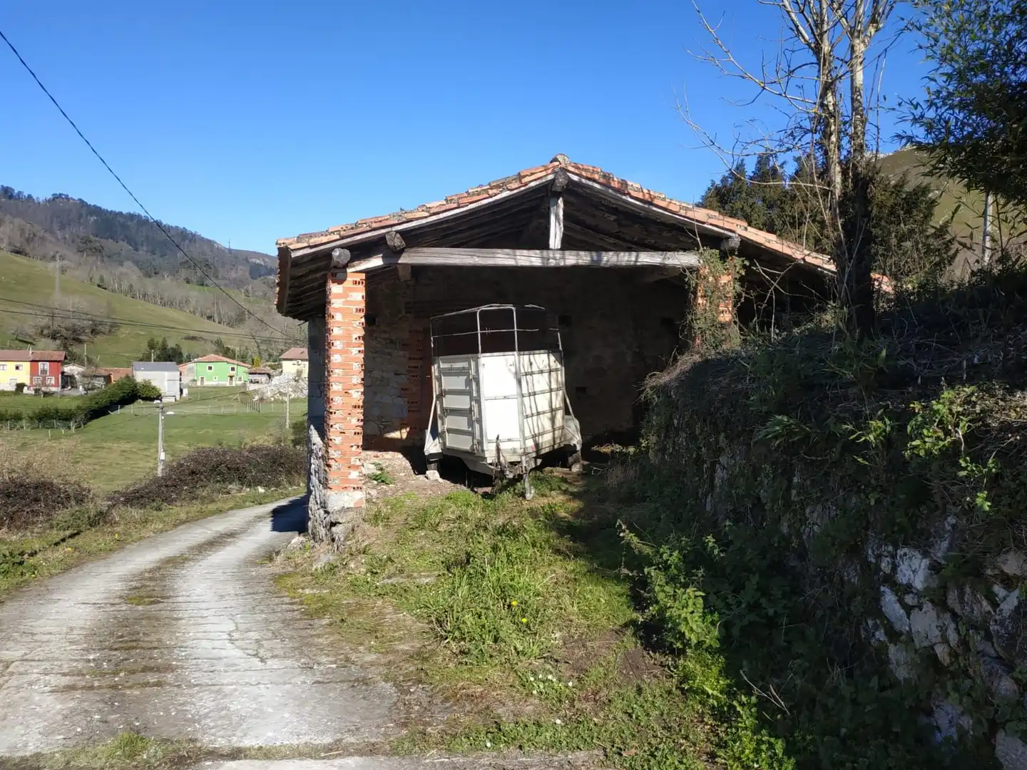 Vista exterior de Casa o chalet en venta en Parres con Piscina
