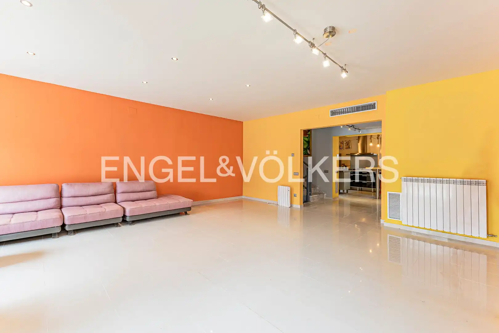 Sala d'estar de Casa o xalet en venda en Tarragona amb Aire condicionat, Calefacció i Jardí privat