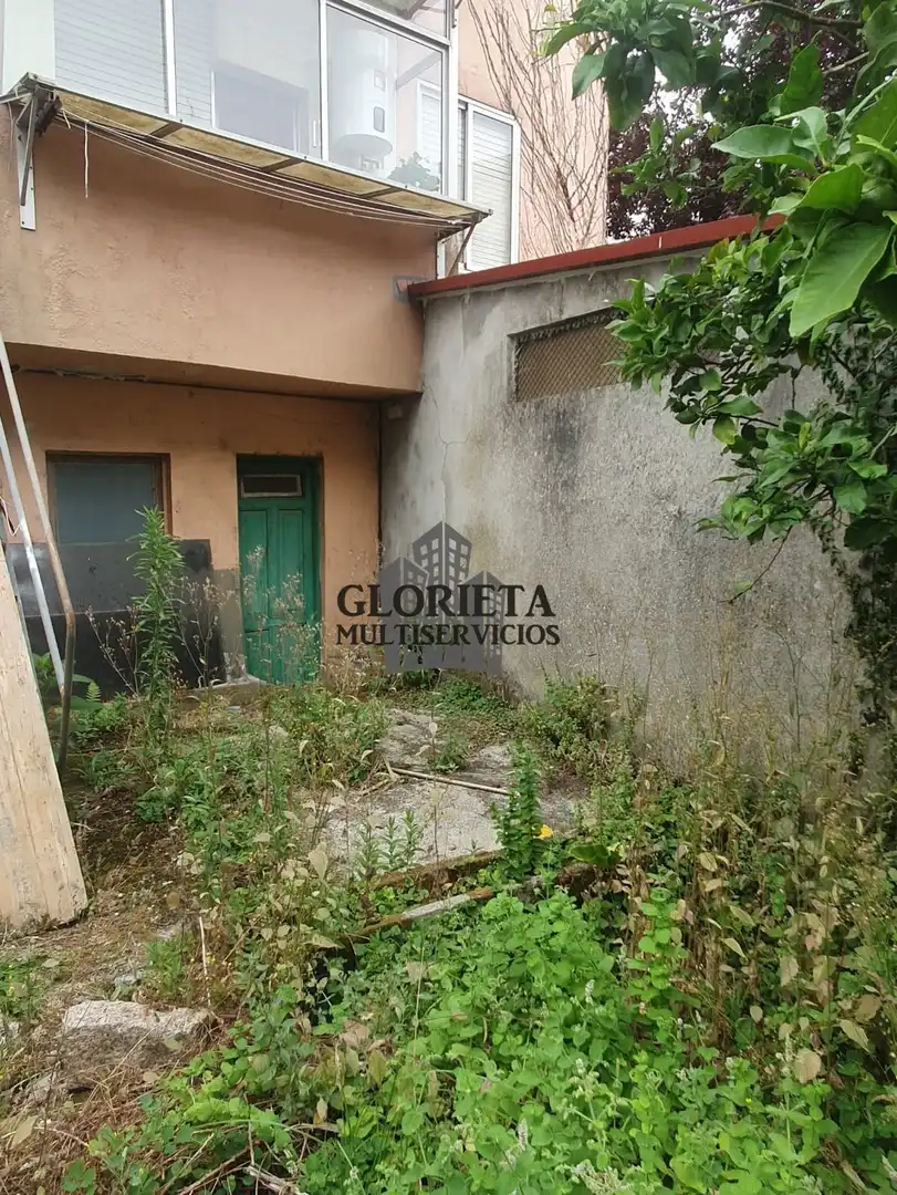 Piso en venta en Vigo  con Calefacción, Jardín privado y Amueblado