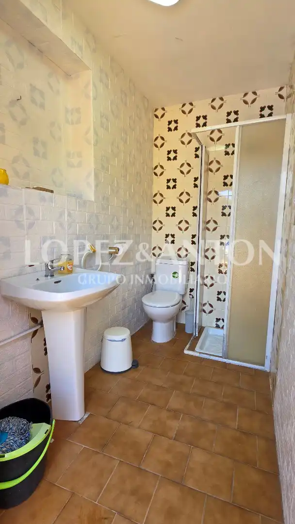 Bathroom of Houses for sale in L'Eliana  with Air Conditioner, Heating and Private garden