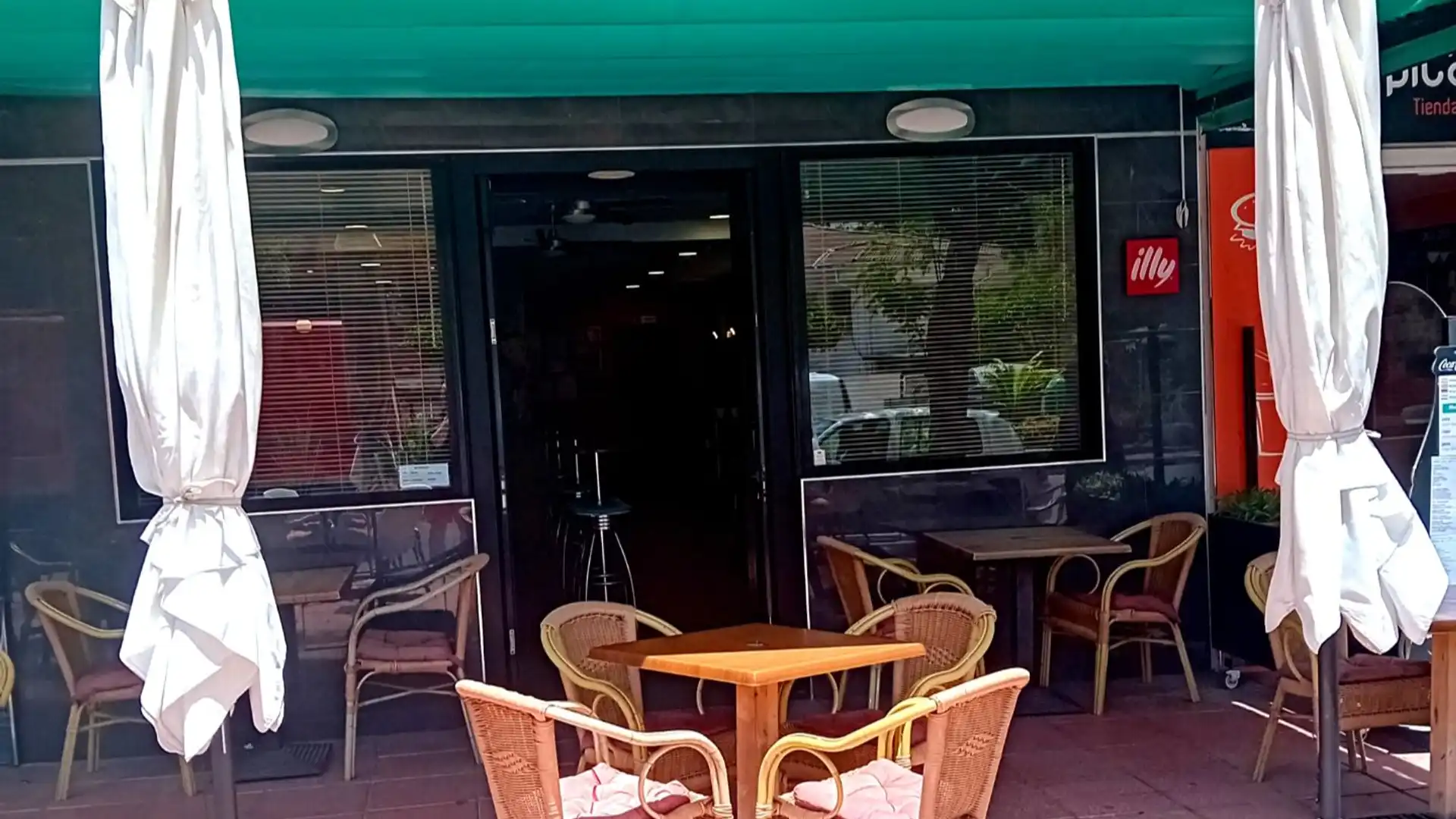 Local en traspaso en Estepona con Terraza y Amueblado