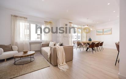 Living room of Flat for sale in  Madrid Capital  with Air Conditioner, Terrace and Balcony